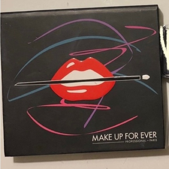 Make Up For Ever eyeshadow palette - Picture 2 of 2